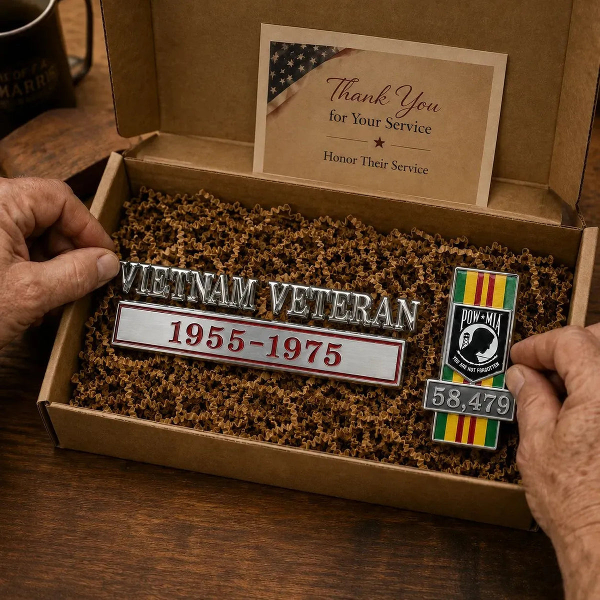 🇺🇸 Vietnam Veteran 1955–1975 Memorial Car Emblem Badge